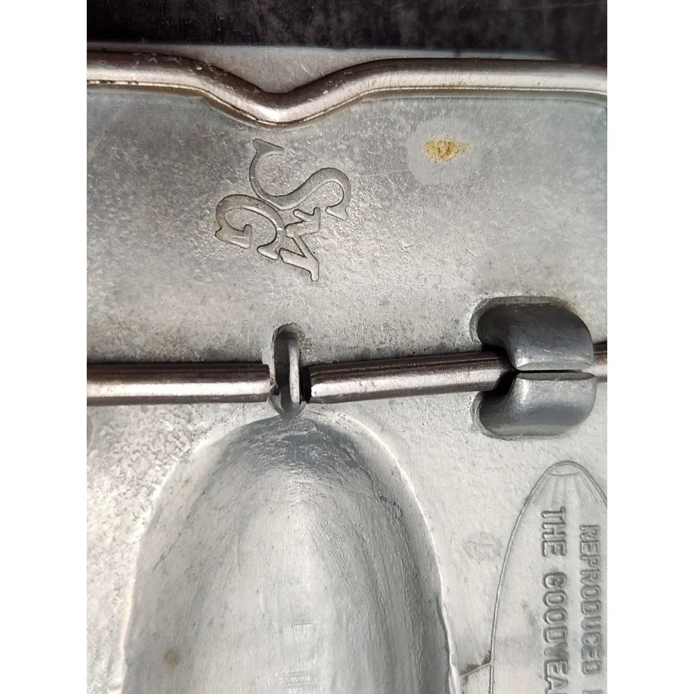 Goodyear Belt Buckle Blimp Zeppelin Silver Tone 1974‎ Vintage